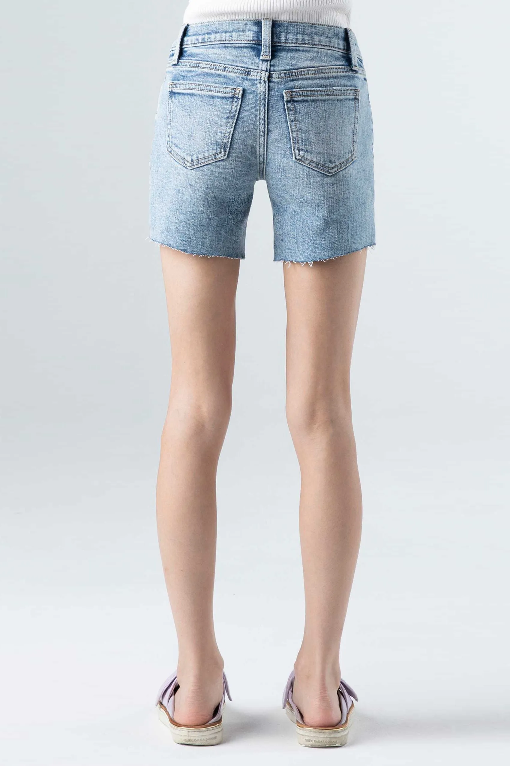 Ceros Girls Medium Wash Fray Hem Shorts